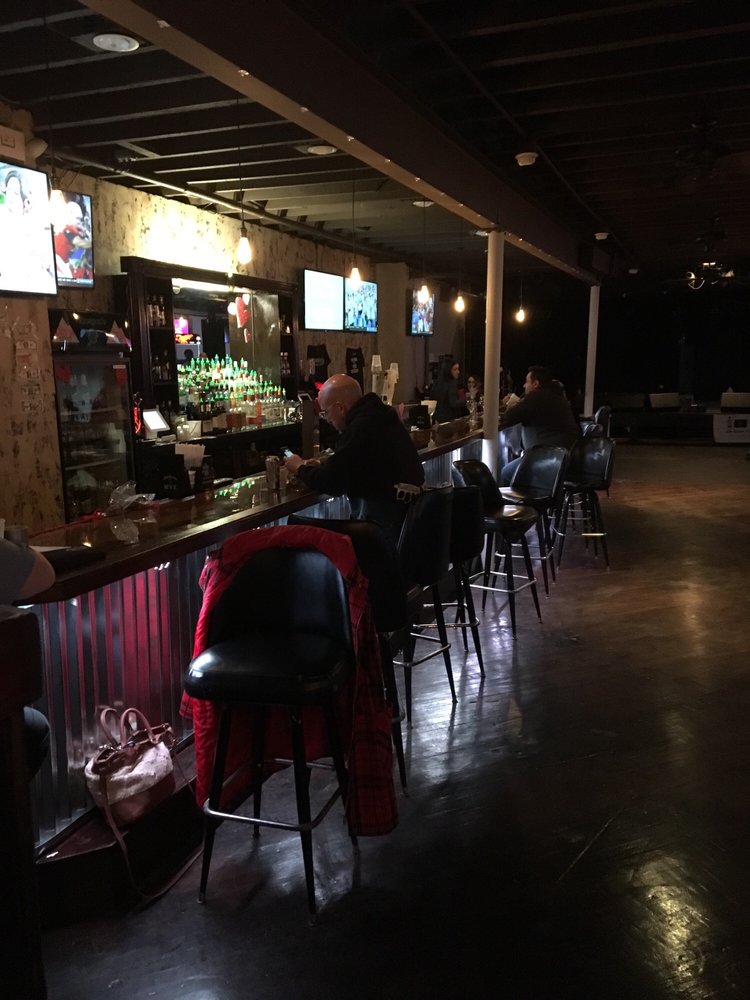 Finnegan’s Irish Rock Club