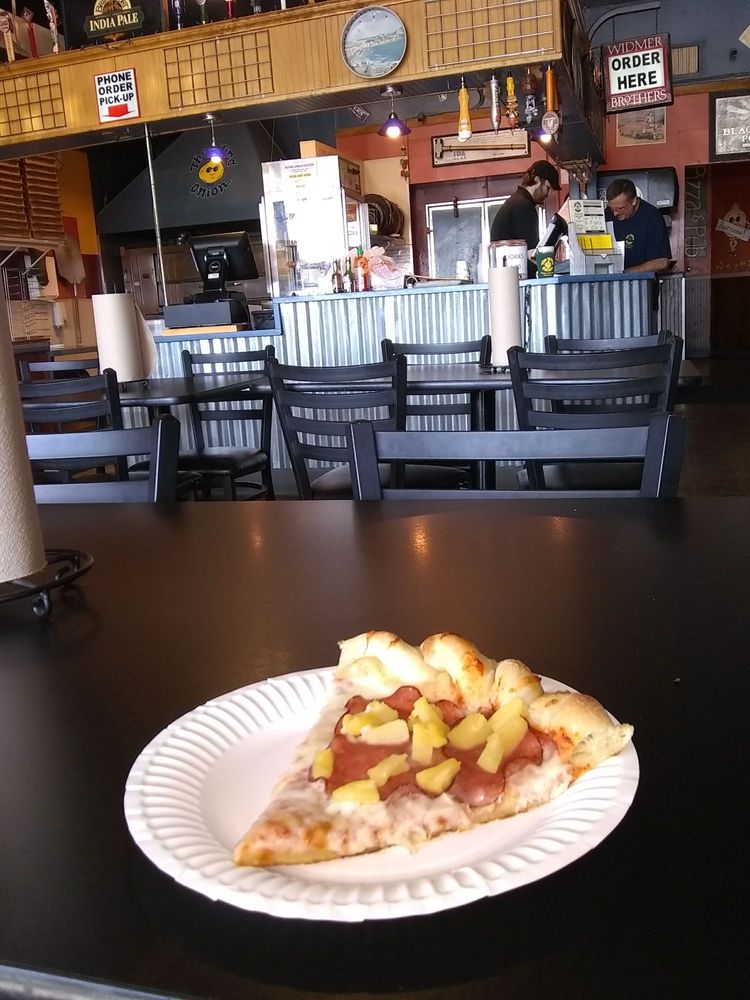 Blind Onion Pizza & Pub 52 Photos & 118 Reviews Pizza 2900 E Mill