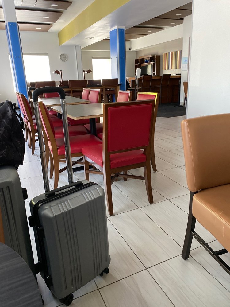 Holiday Inn Express & Suites Roseville - Galleria Area
