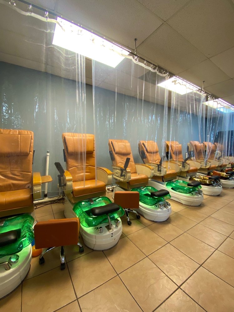 Hollywood Nails and Spa