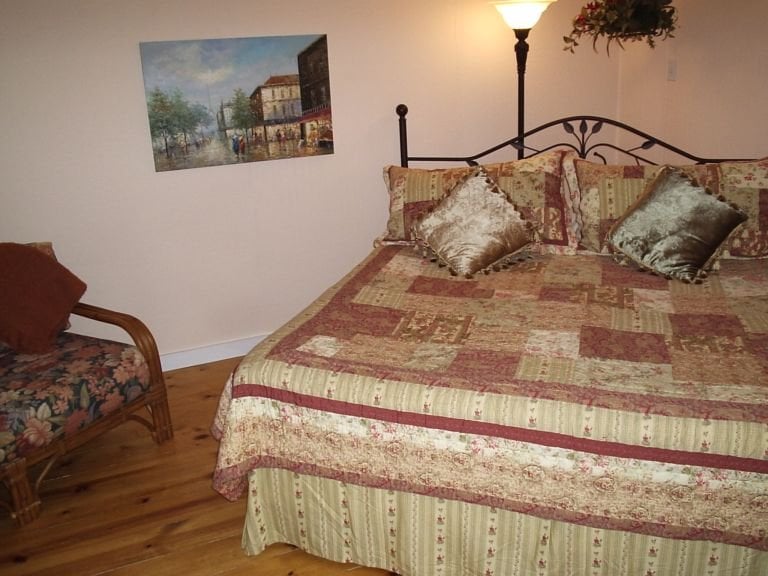 Jeni J's Gifts & Guest Houses