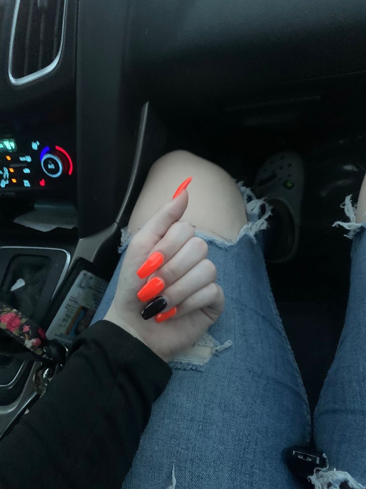 WiWi Nails & Spa