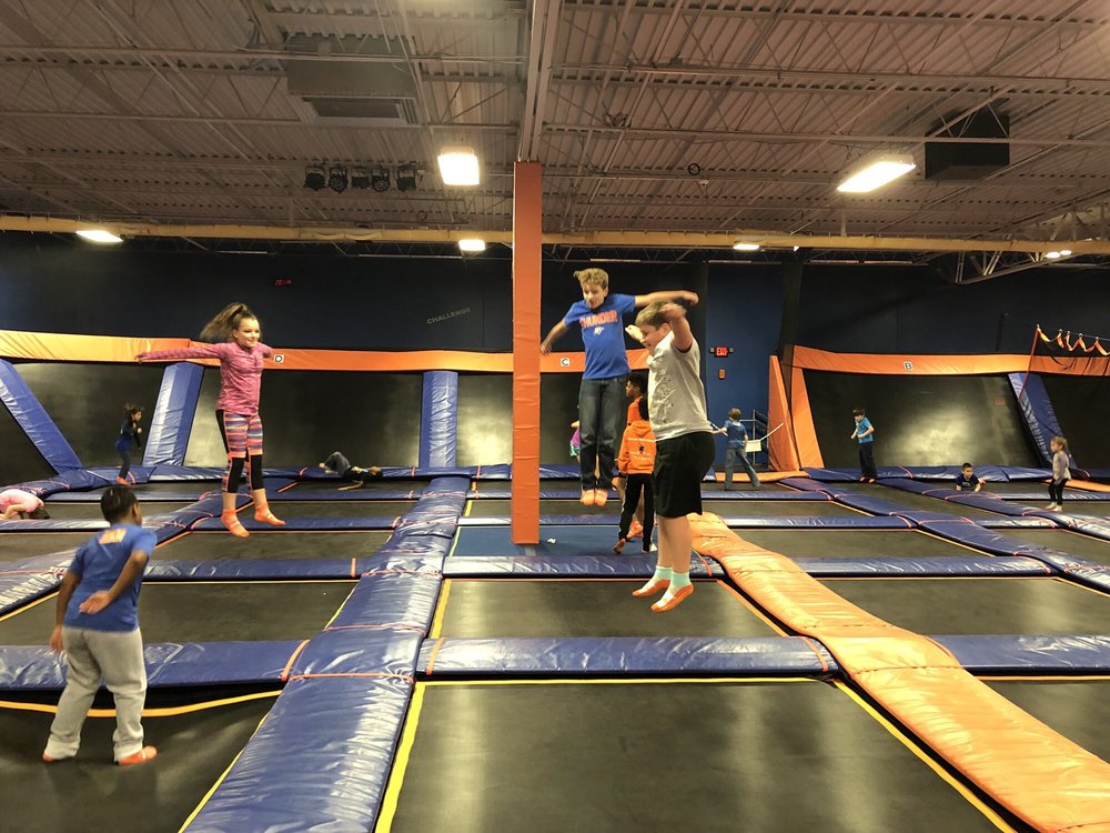 Sky Zone Trampoline Park 12 Reviews Trampoline Parks 2525 S