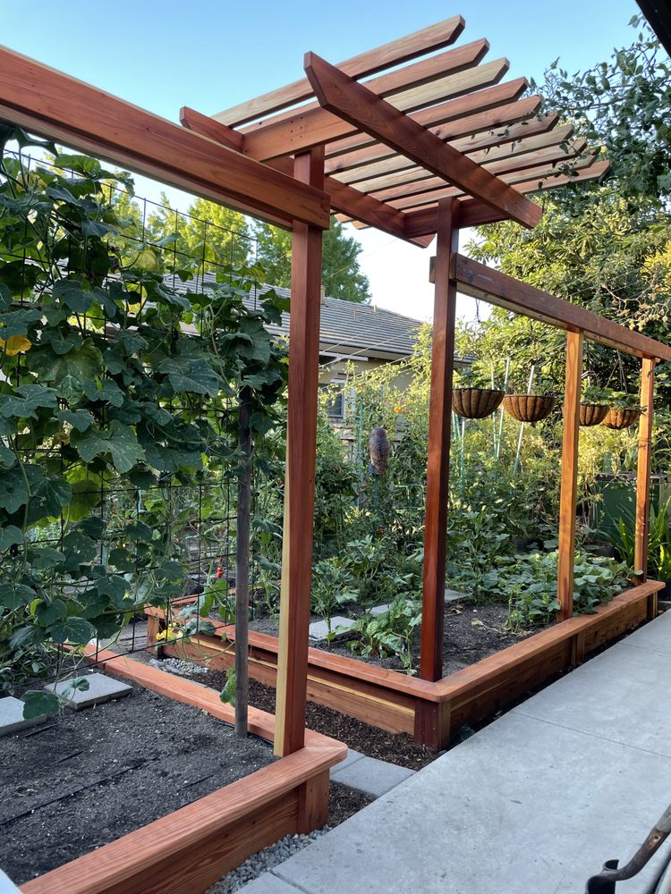 Sacramento Vegetable Garden Specialty