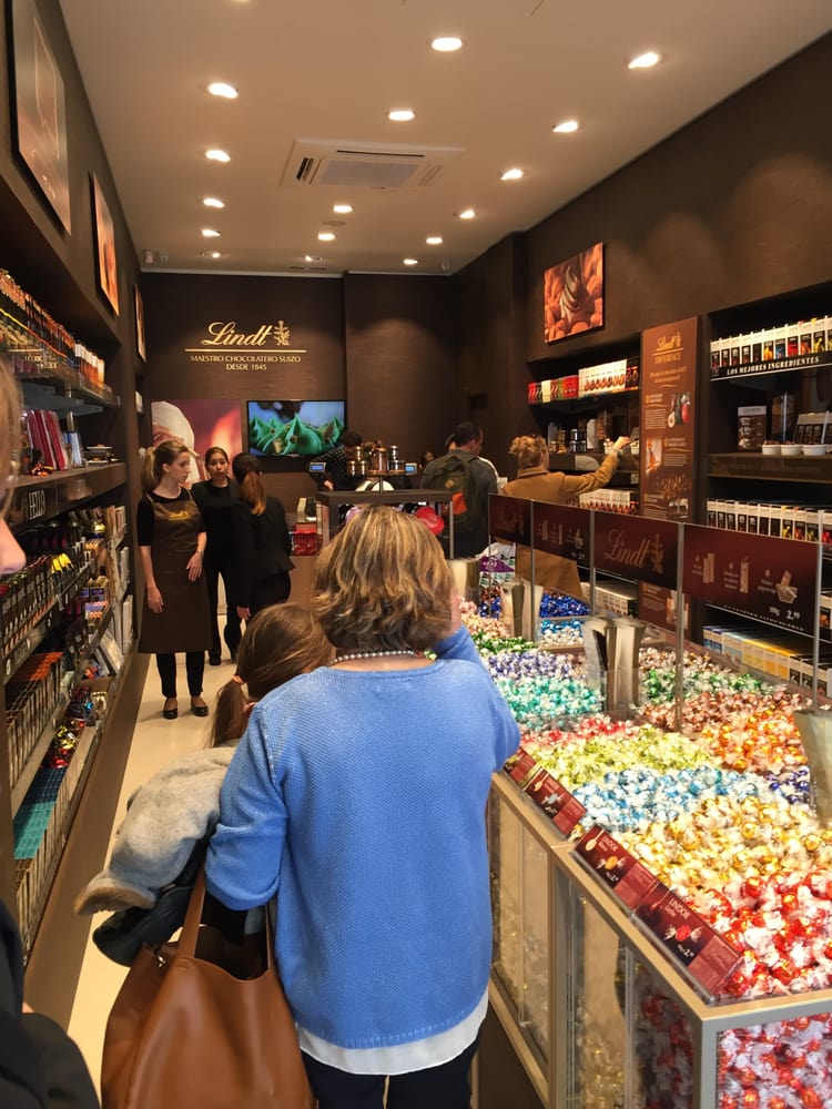 Lindt Chocolatiers & Shops Calle de Fuencarral, 43, Malasaña