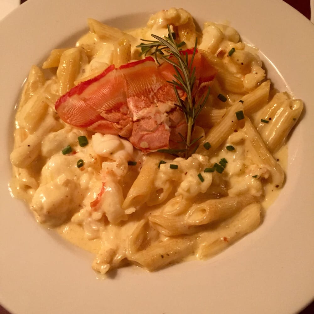 lobster mac and cheese. soooooo good! huge chunks of moist lobster lobster mac and cheese. soooooo good! huge chunks of moist lobster