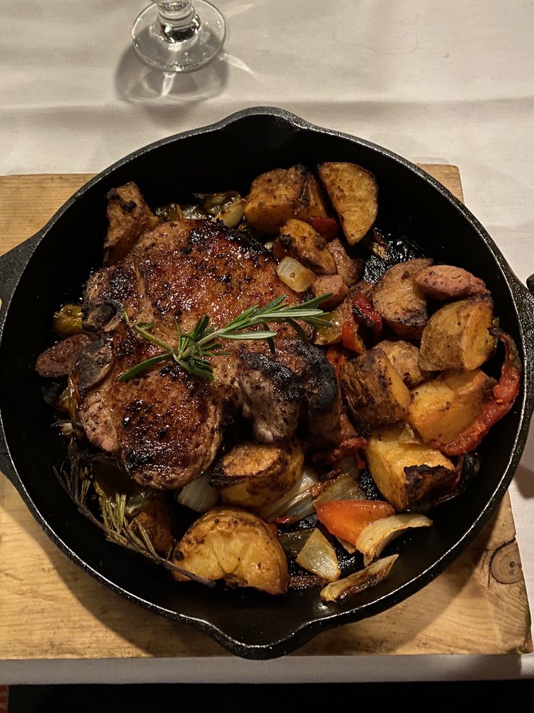 Cast Iron Chef Chop House & Oyster Bar