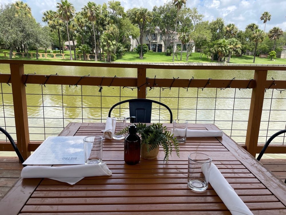 Lola's Bistro