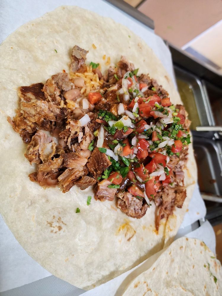 Los Primos Cantina