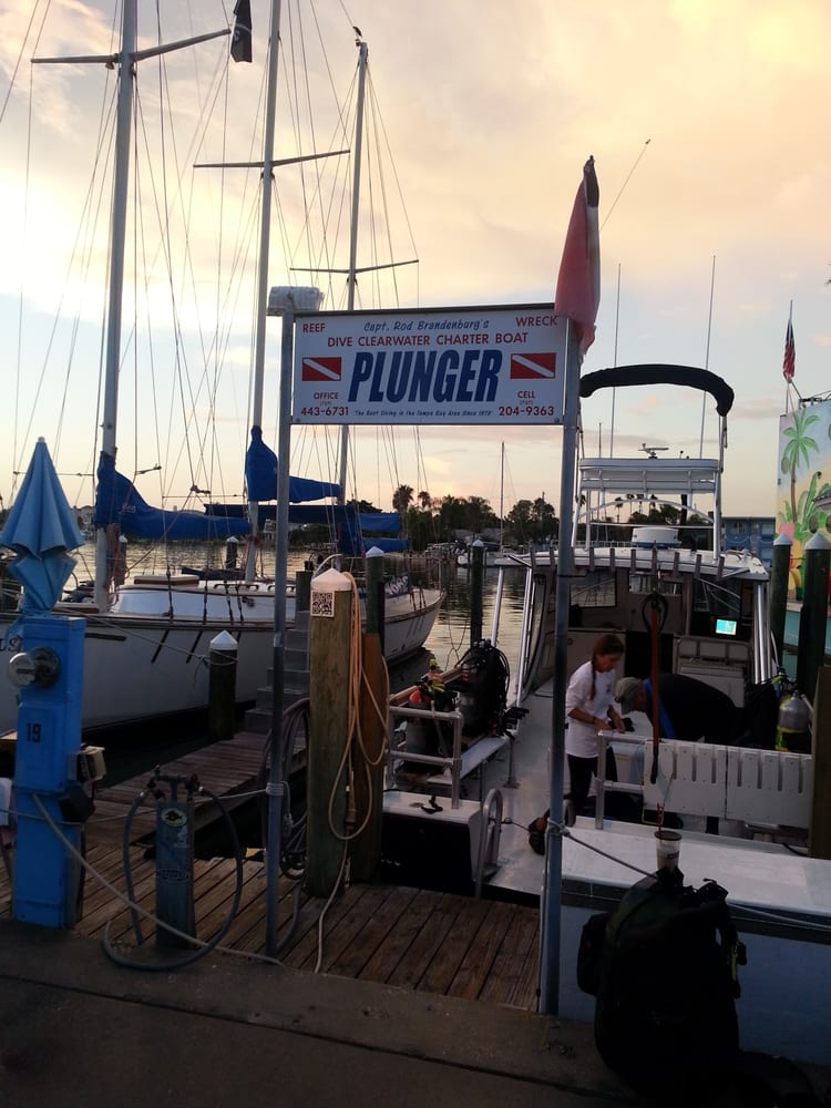 Dive Clearwater’s Charter Boat Plunger CLOSED Sporting Goods 25
