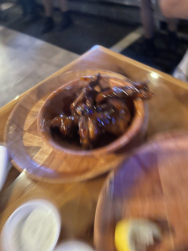 WingHouse Bar & Grill