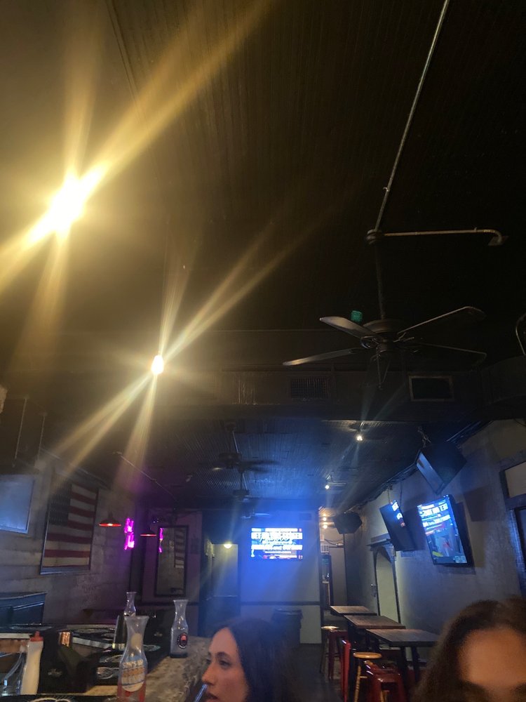 Mayloo's bar