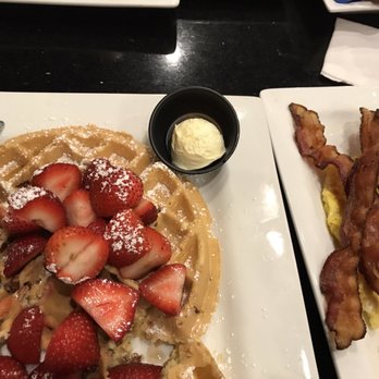 Keke S Breakfast Cafe 146 Photos 108 Reviews Photo Of Keke S Breakfast Cafe Lakeland Fl United States Strawberry Pecan Waffle