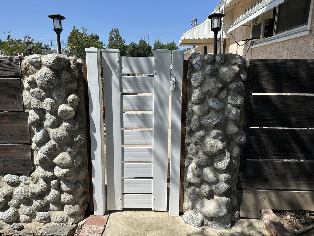 Customize Vinyl Fencing 
