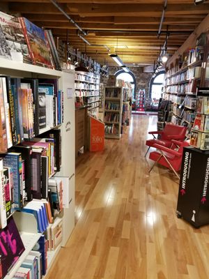 Librairie Bertrand - Bertrand Bookstore