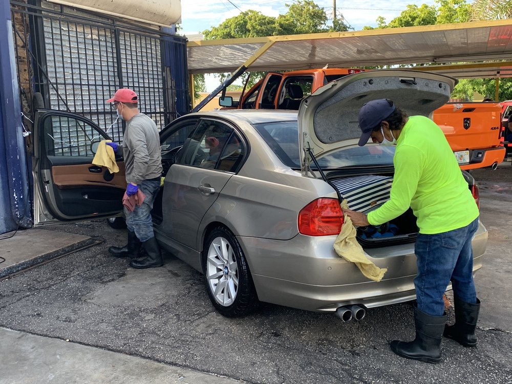 Reynaldo Car Wash
