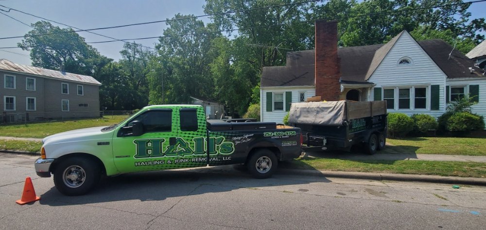 Hall's Hauling & Junk Removal