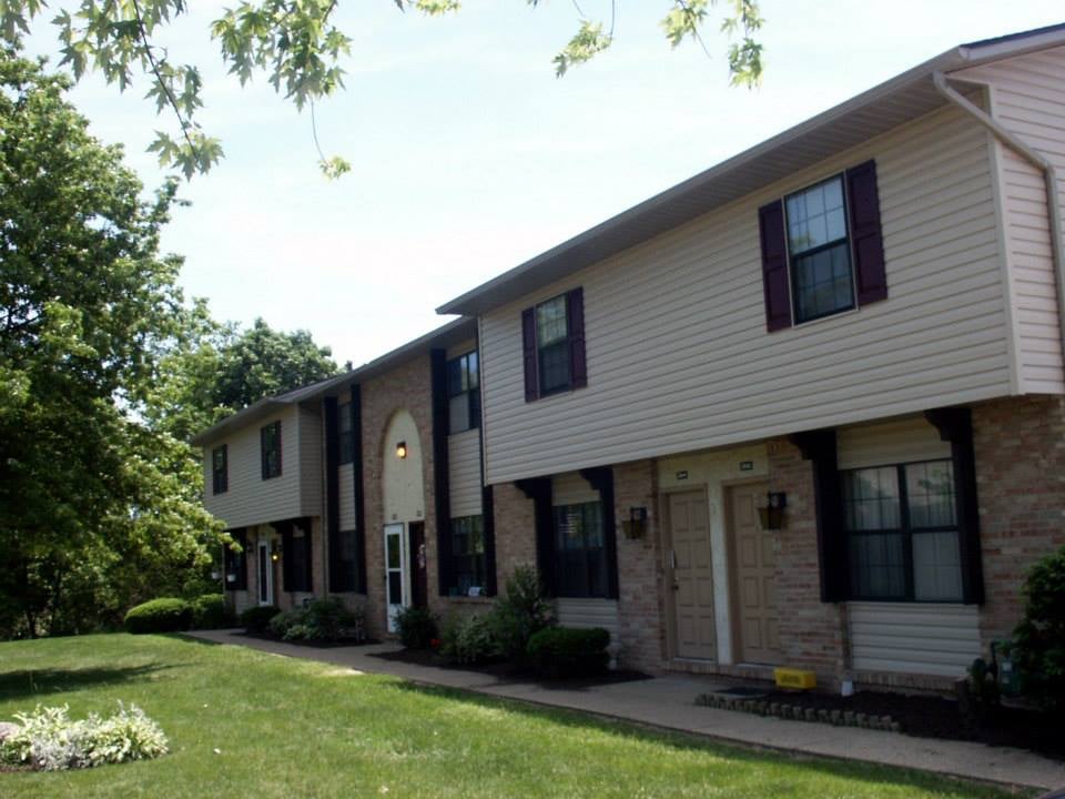 DeVille Perry Hills Colony 24 Photos Apartments Canton, OH