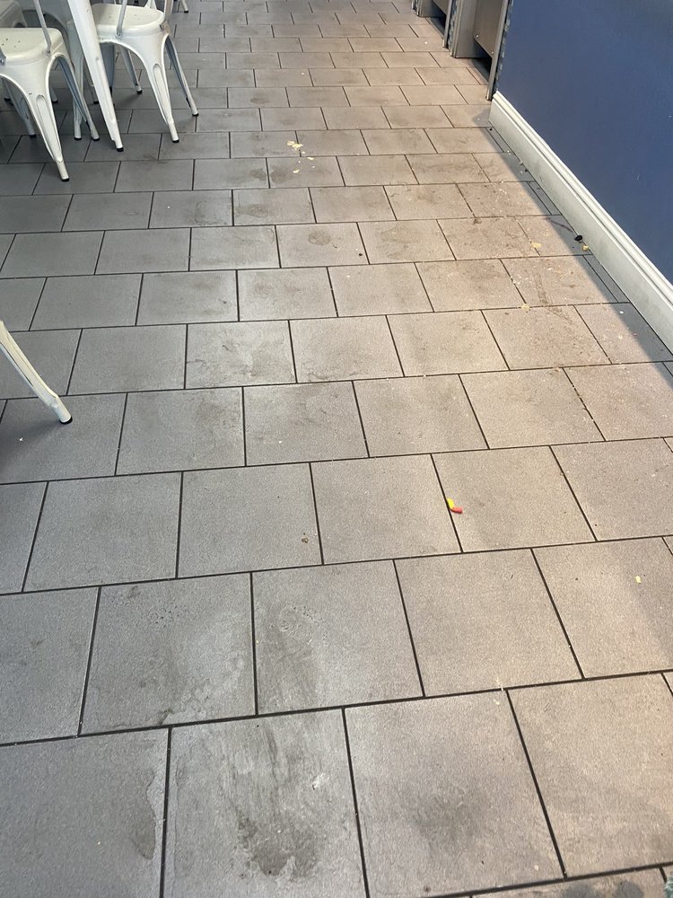 20 Degrees Frozen Yogurt Lounge