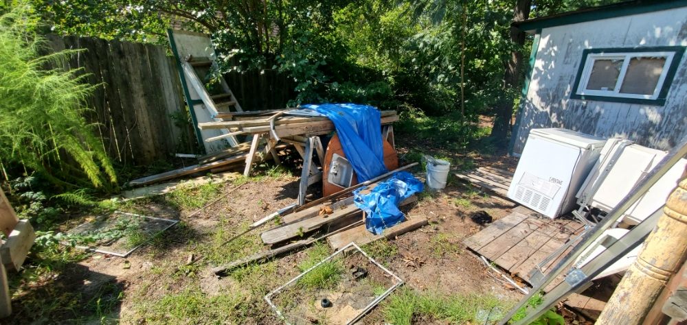 Hall's Hauling & Junk Removal