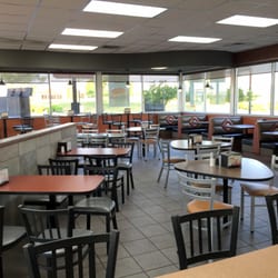 Hardee S Fast Food 13628 Washington St Kansas City Mo Restaurants Fast Food Burgers Photo Of Hardee S Kansas City Mo United States Dining Area