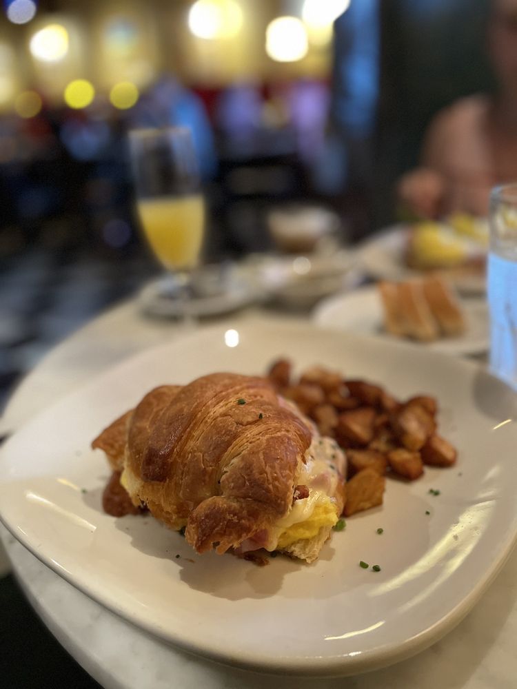 La Baguette Bistro