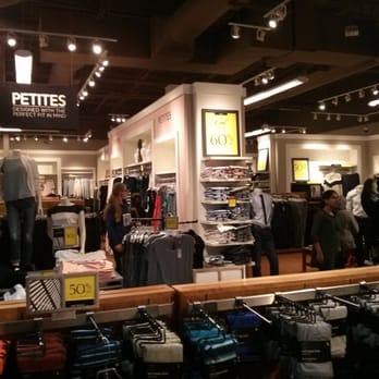 banana republic sales associate duties