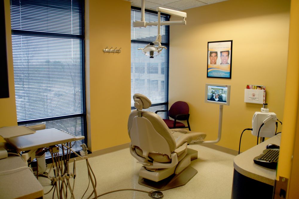 image of business Paul M Lee, DDS