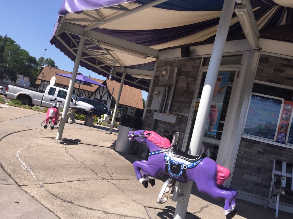 DairyGoRound Ice Cream & Frozen Yogurt 1226 S Main St, Plymouth