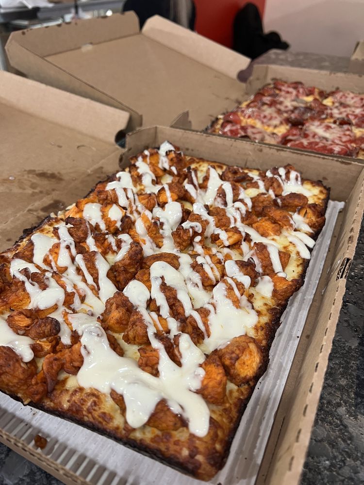 Detroit Pizza Company Detroit Pizza Company
