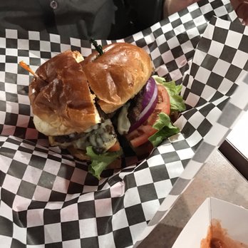 The Burger Lounge Order Online 69 Photos 80 Reviews Photo Of The Burger Lounge Naperville Il United States