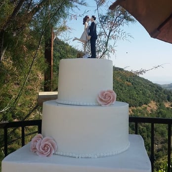 Michelle S 155 Photos 222 Reviews Bakeries 615 Tennessee St Photo Of Michelle S Redlands Ca United States Loved Our Wedding Cake