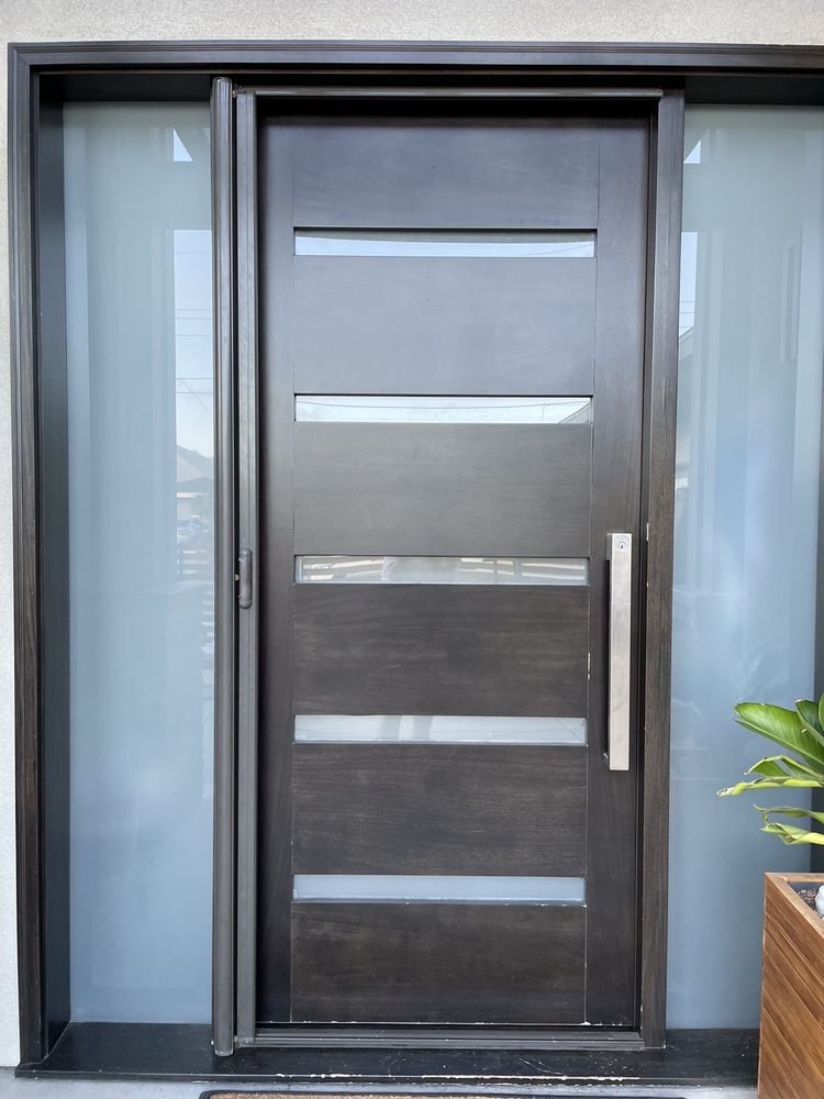 Apollo Retractable Screens by HIS