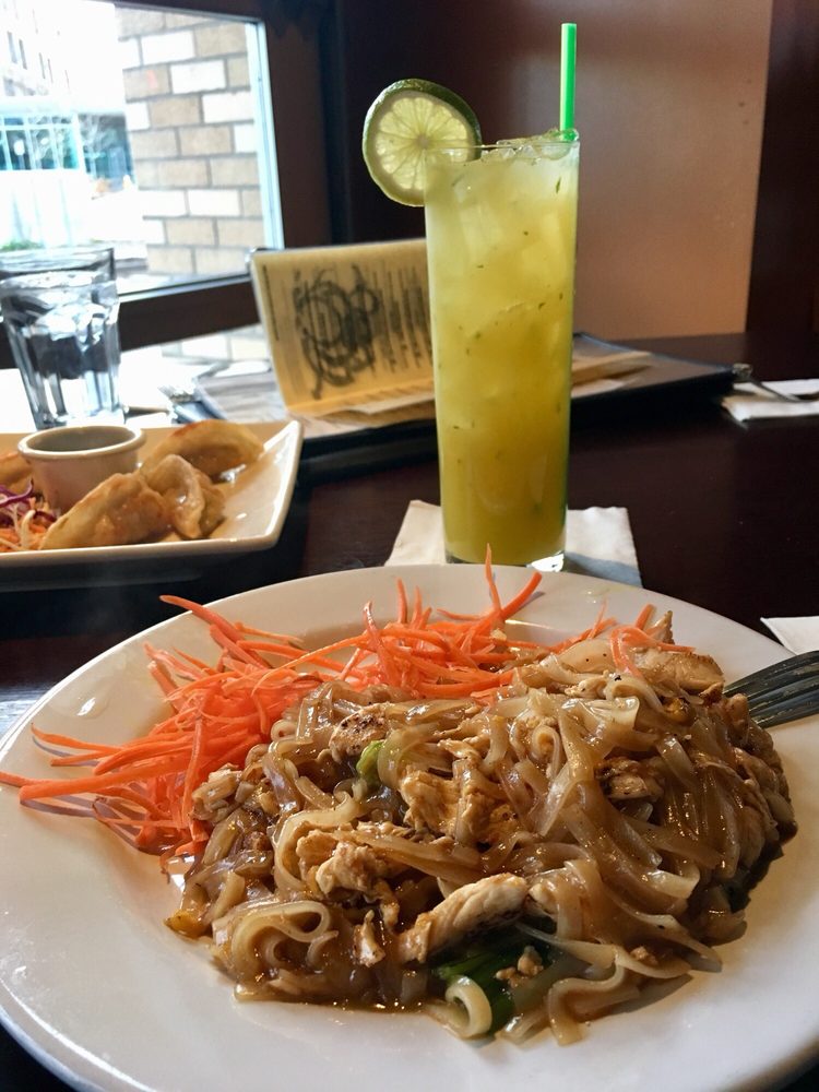 Chicken Pad Thai Potstickers And Mango Mojito All Super Delicious Photo Of Siam Lotus Asian Kitchen Bar Beaverton Or United States
