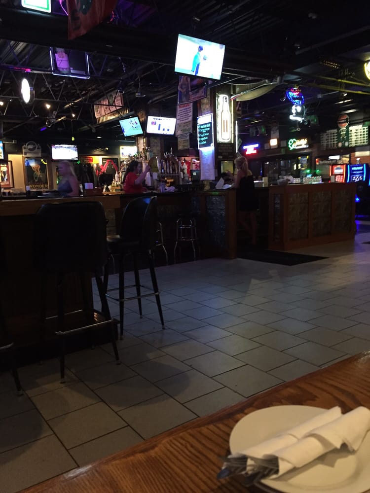 Molly’s Eatery & Drinkery 28 Reviews Sports Bars 1000 W Lincoln