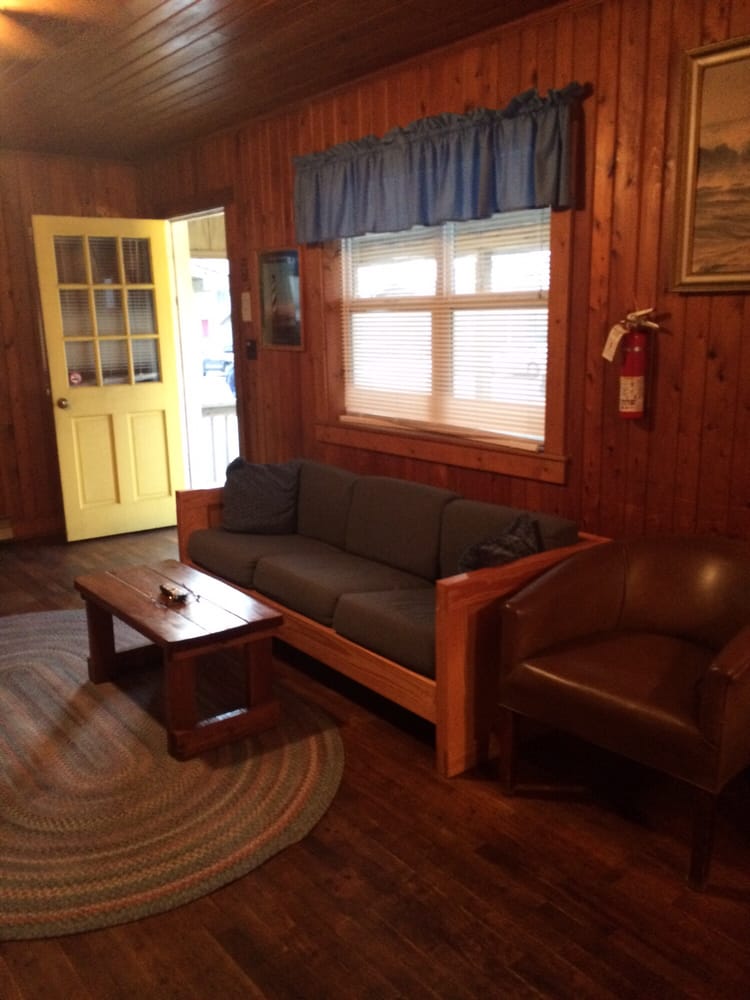 Sandspur Motel & Cottage Court