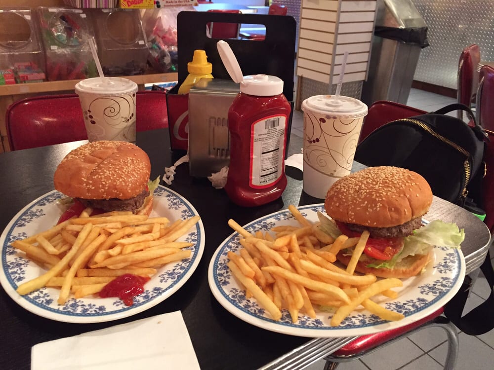 Quincy’s Place - 31 Photos & 24 Reviews - Burgers - 254 S Market St