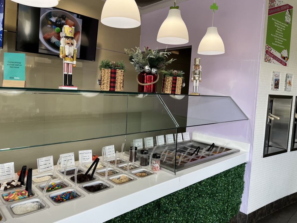 The Skinny Dip Frozen Yogurt Bar Hollywood