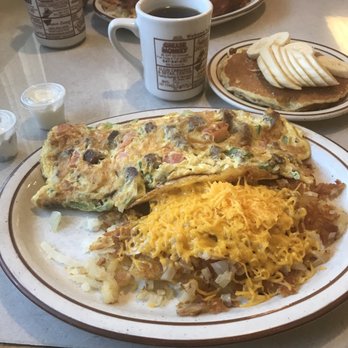 Ray S Family Restaurant 39 Photos 120 Reviews Diners 801 Photo Of Ray S Family Restaurant Elgin Il United States Gyro Omelet With