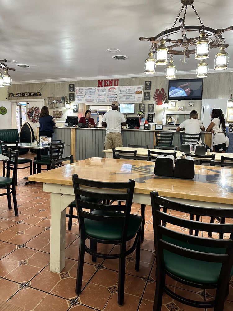 Graham & Rollins Hampton Seafood Market, Hampton Roadtrippers