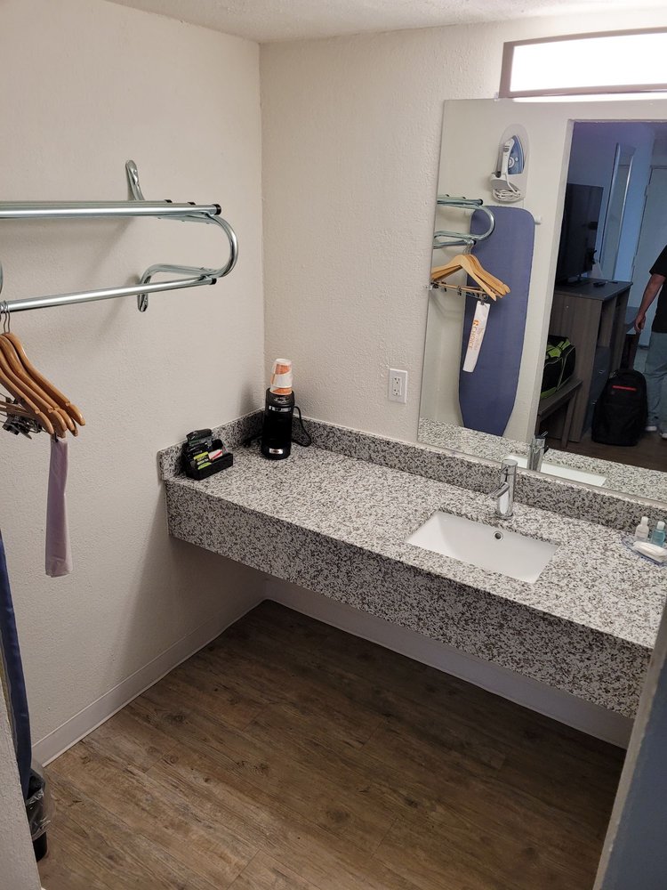 Days Inn by Wyndham Lumberton