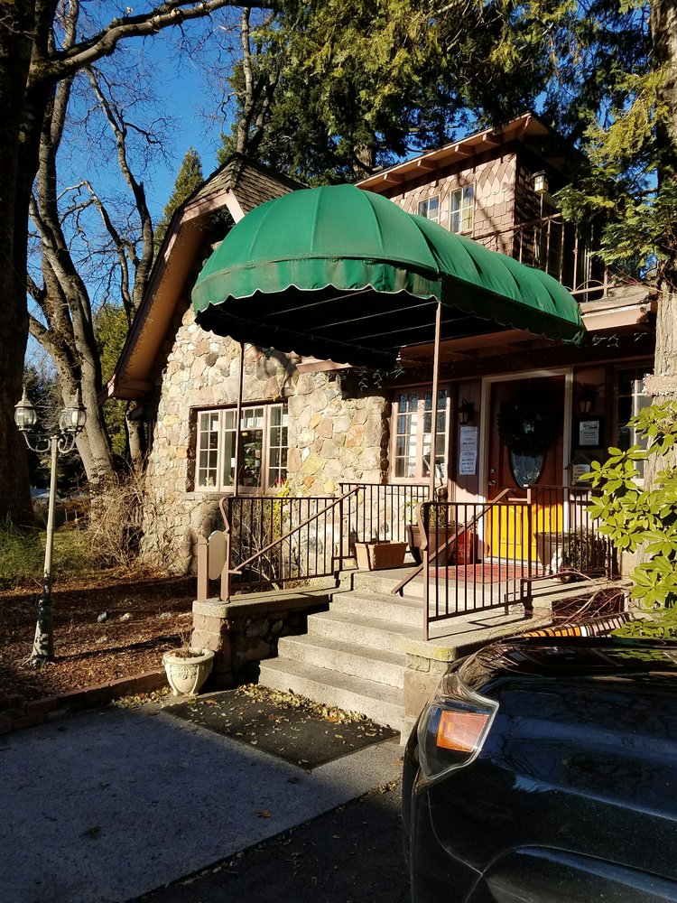 Strawberry Valley Inn 42 Photos & 102 Reviews Hotels 1142 S Mt