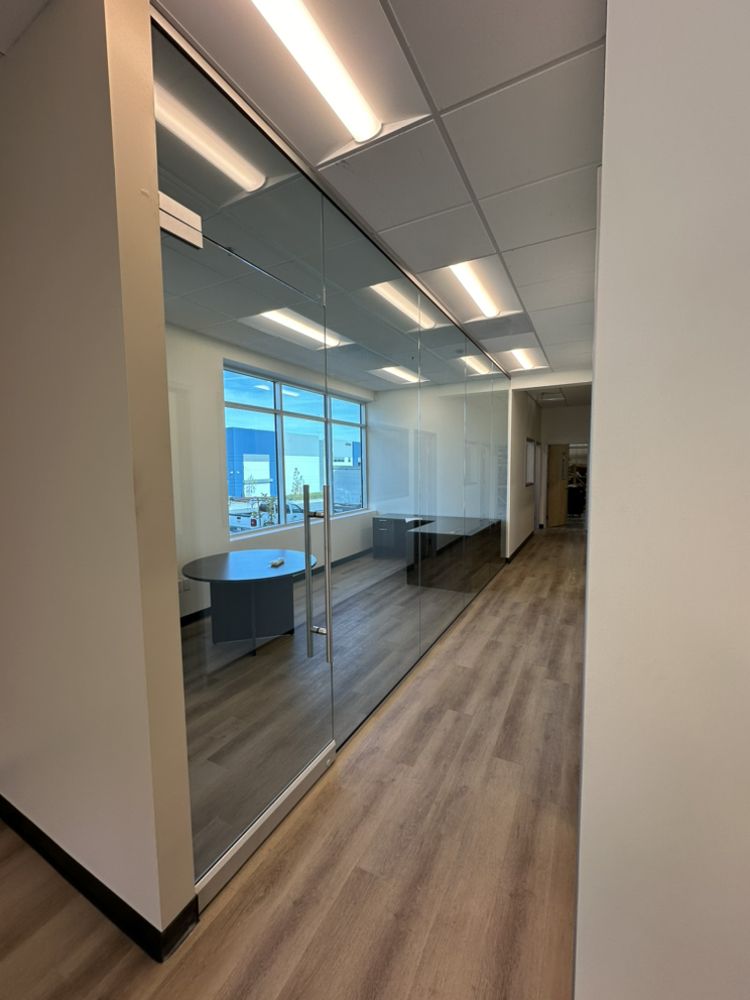 Onyx Glass & Aluminum
