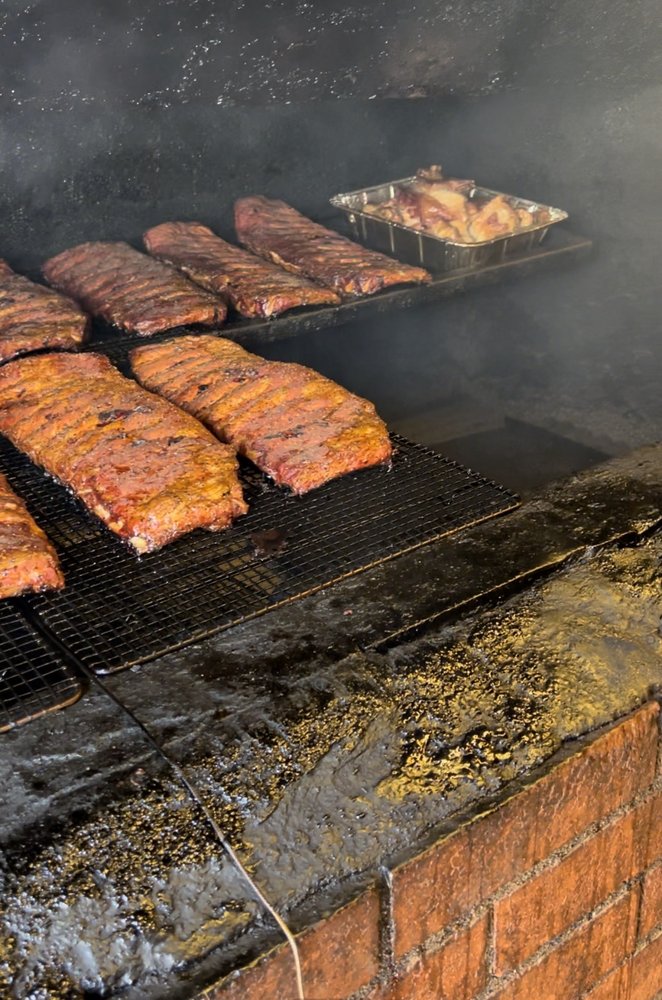 Tom & Bingo's Hickory Pit Bar-B-Que
