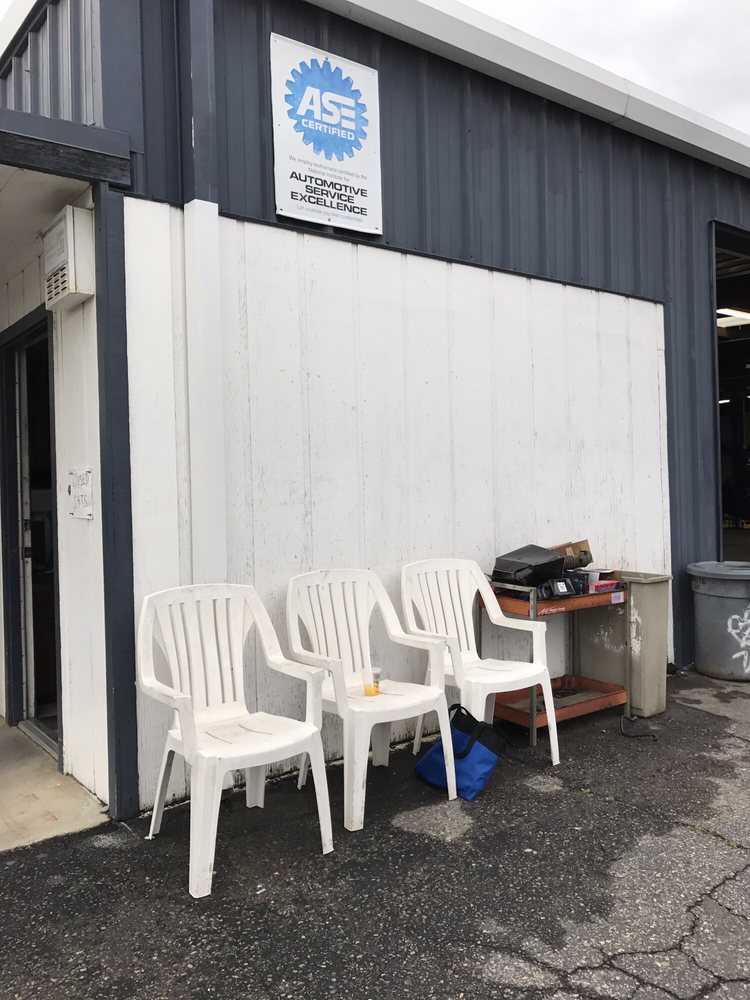 Charlie's Automotive
