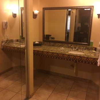 Ayres Hotel Redlands 81 Photos 141 Reviews Hotels 1015 W Photo Of Ayres Hotel Redlands Ca United States Clean Bathroom