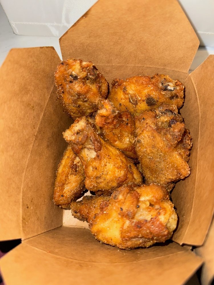 Shlap Muan Wings