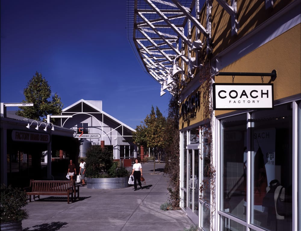 Petaluma Village Premium Outlets 2200 Petaluma Blvd N, Petaluma, CA