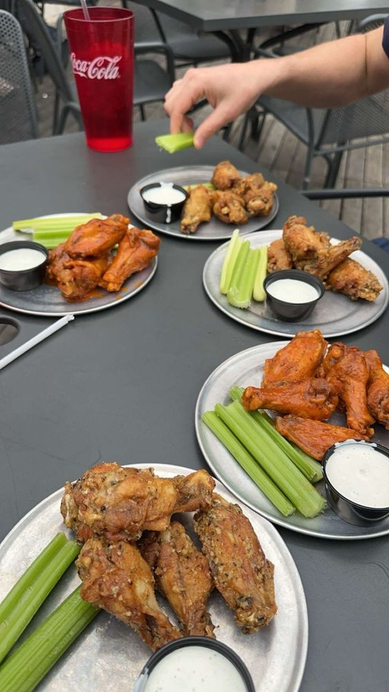 Pluckers Wing Bar - Lovers & Greenville