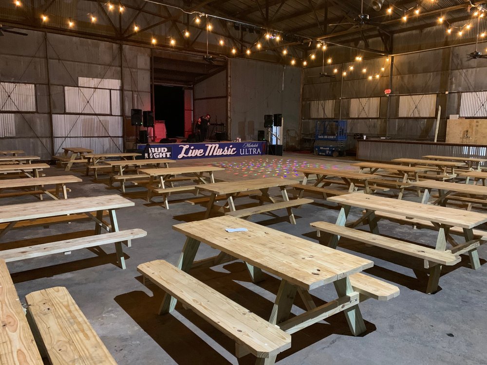 Country City Saloon & Grill